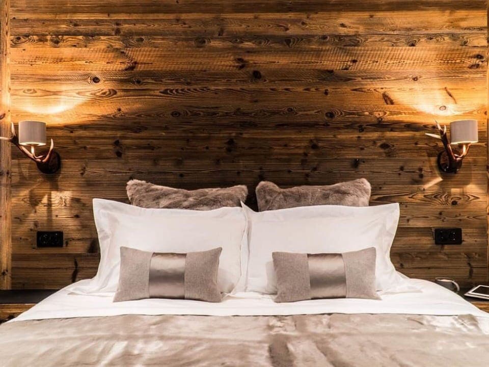 Building, Light, Comfort, Bed Frame, Wood, Lamp, Lighting, House, Flooring, Floor