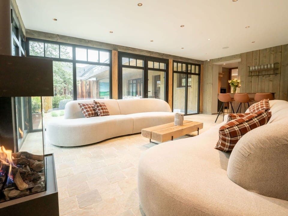 Cloud, Plant, Sky, Building, Daytime, Property, Window, Tree, House, Land Lot