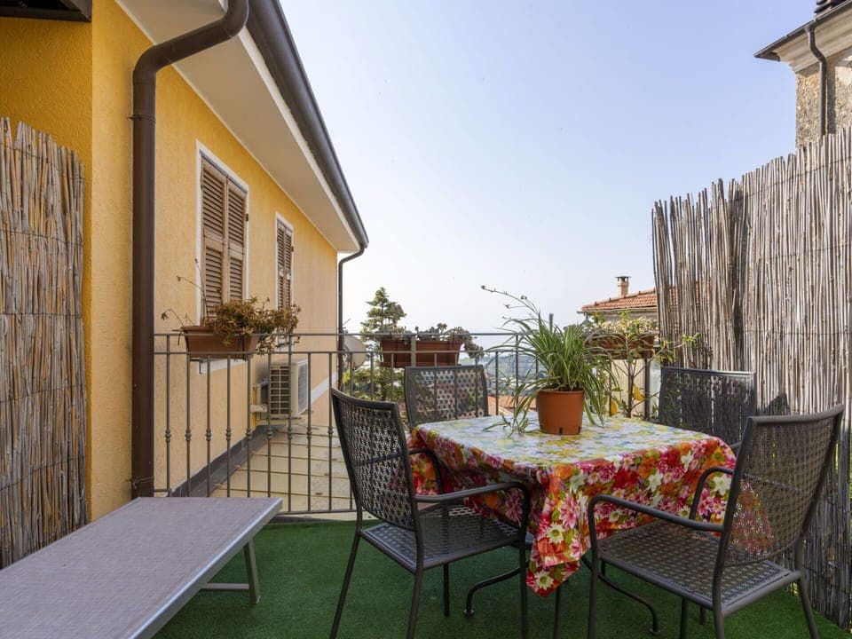 Cloud, Plant, Sky, Building, Daytime, Property, Window, Tree, House, Land Lot