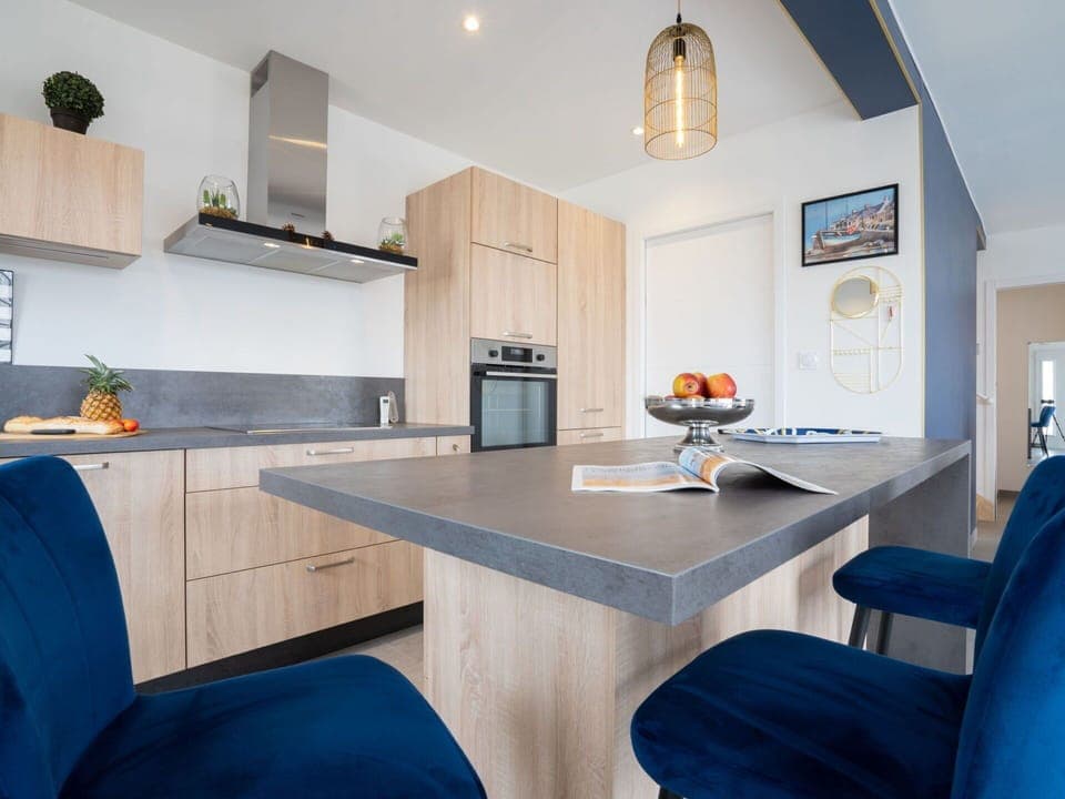 Sky, Cloud, Water, Building, Plant, Azure, Tree, Swimming Pool, Condominium, Shade