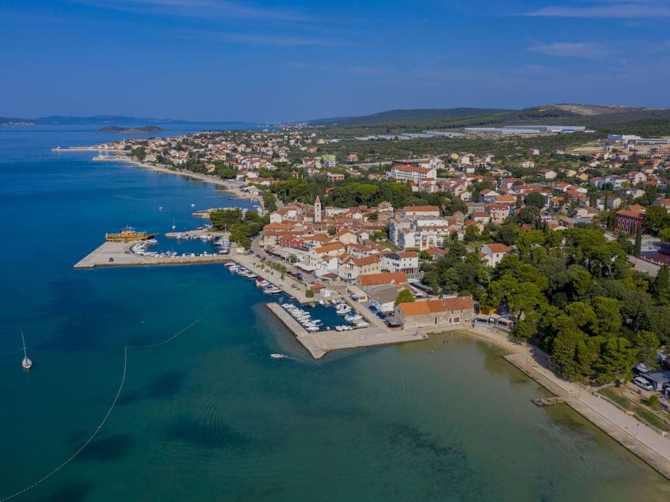 Water, Sky, Building, Azure, Blue, Cloud, Coastal And Oceanic Landforms, City, Beach, Real Estate