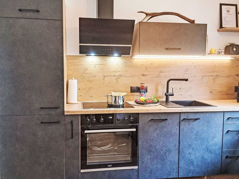 Kitchen Appliance, Kitchen, Countertop, Major Appliance, Flooring, Cabinetry, Wood, Home Appliance, Interior Design, Furniture