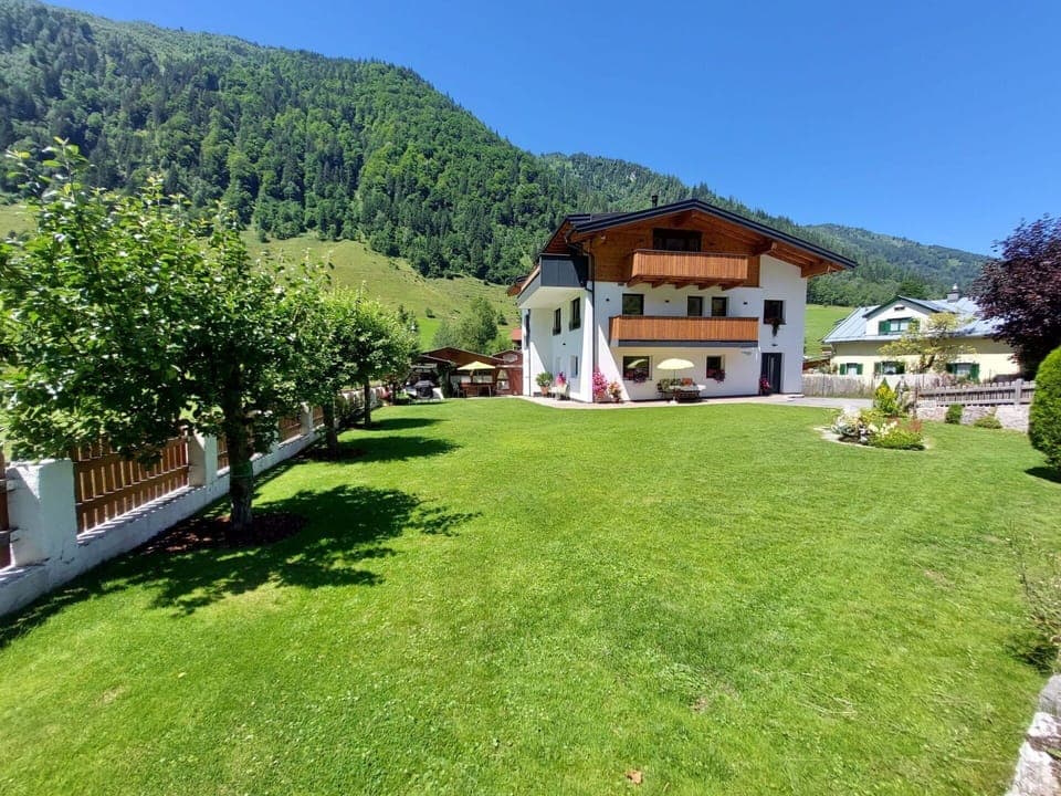 Plant, Sky, Building, Property, Natural Landscape, Tree, Mountain, Land Lot, House, Window