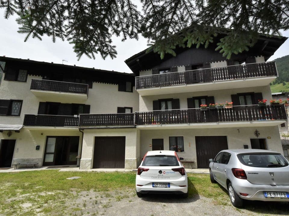 Water, Sky, Plant, Property, Swimming Pool, Azure, Shade, Outdoor Furniture, Sunlounger, Tree