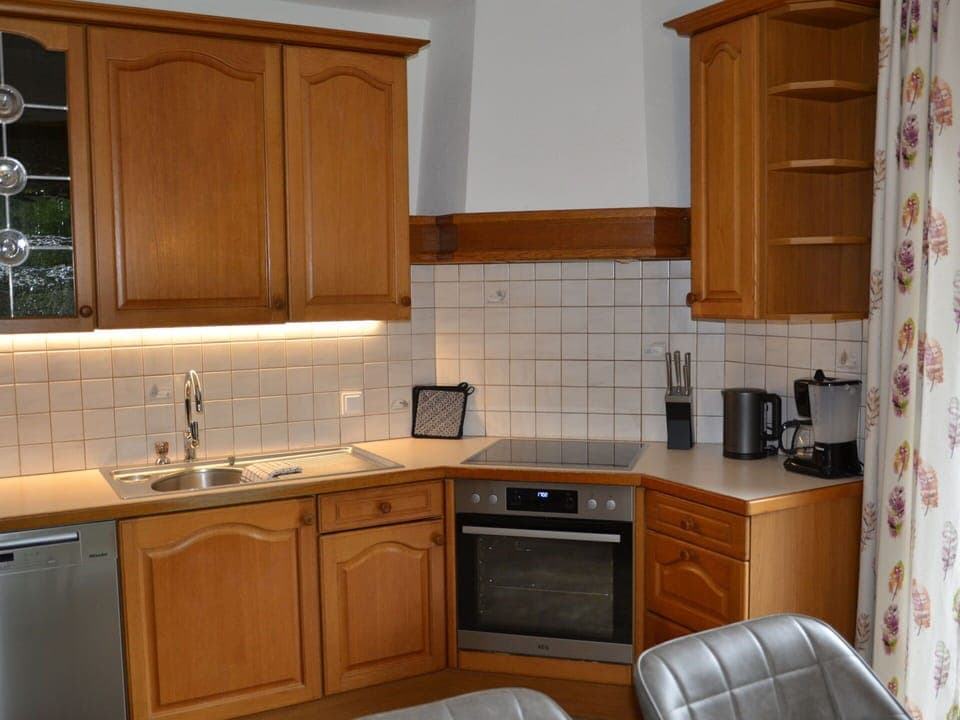 Brown, Cabinetry, Kitchen Sink, Property, Countertop, Sink, Building, Kitchen Appliance, Kitchen, Wood