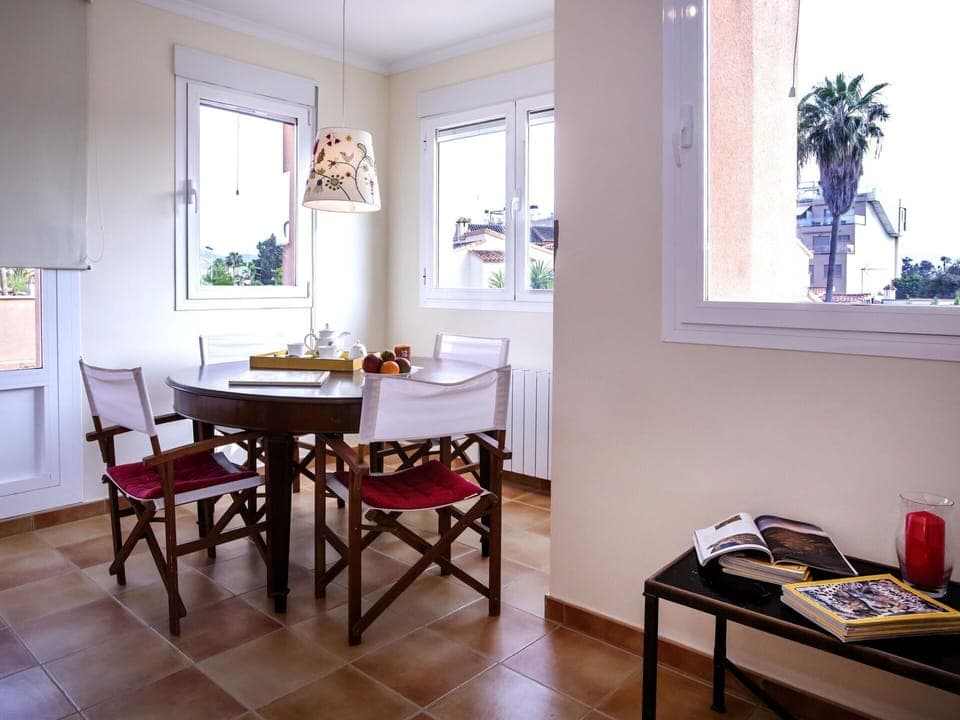 Water, Plant, Swimming Pool, Tree, Shade, Outdoor Furniture, Leisure, Rectangle, Composite Material, Landscape