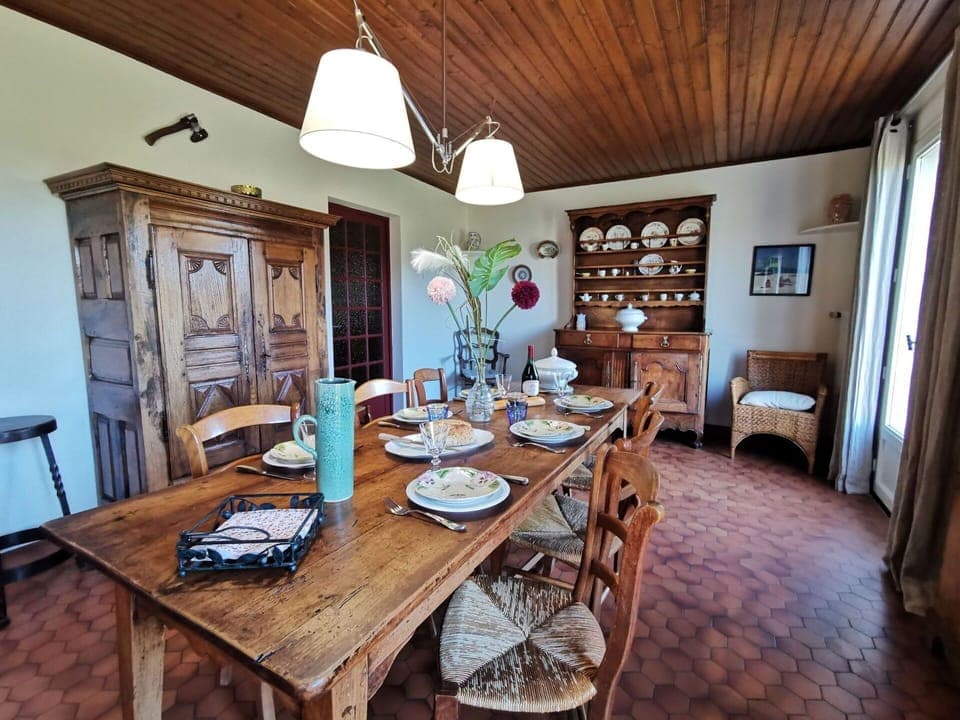 Table, Furniture, Property, Chair, Wood, Lighting, Interior Design, Floor, Flooring, Wall