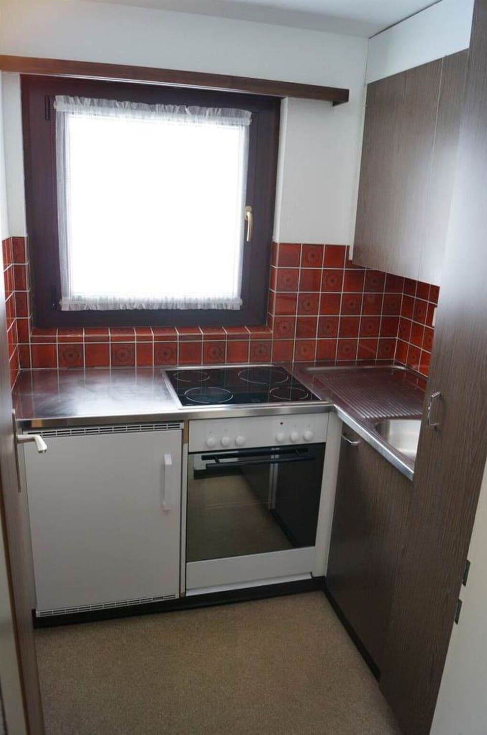 Property, Countertop, Sink, Cabinetry, Kitchen Sink, Kitchen, Interior Design, Architecture, Wood, Flooring