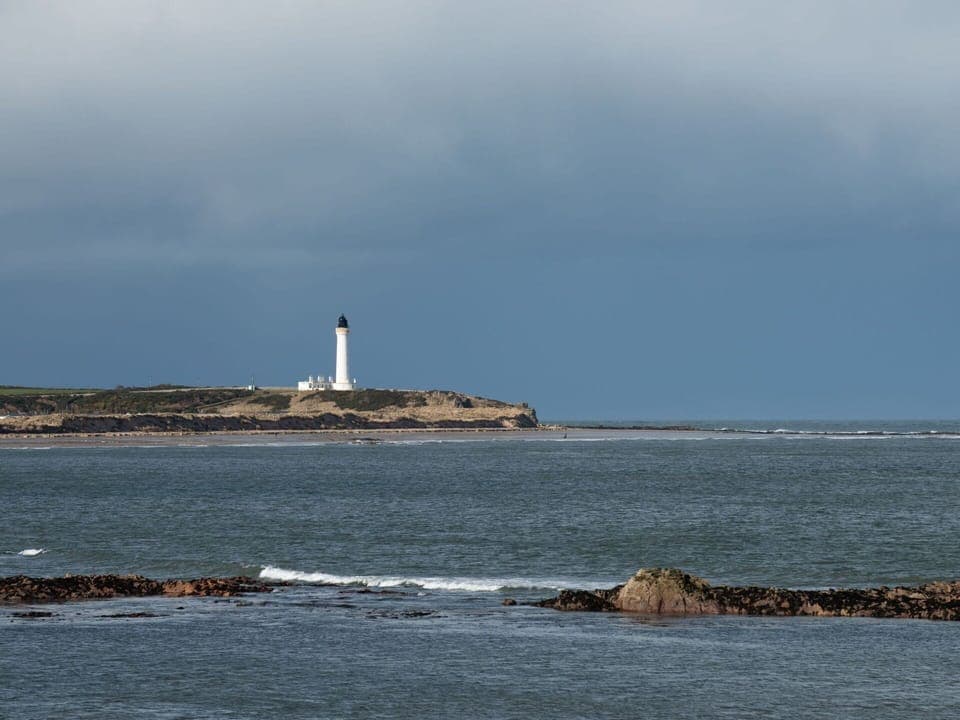 Water, Sky, Cloud, Tower, Coastal And Oceanic Landforms, Beacon, Horizon, Calm