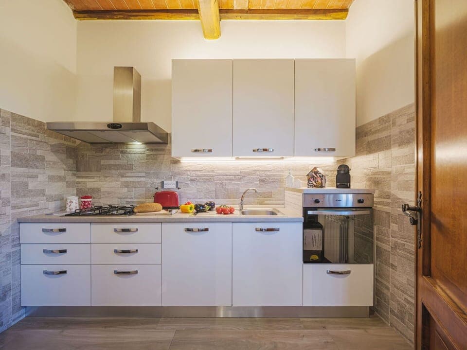 Wood, Lighting, Interior Design, Flooring, Floor, Living Room, Real Estate, Hardwood, Table, Beam