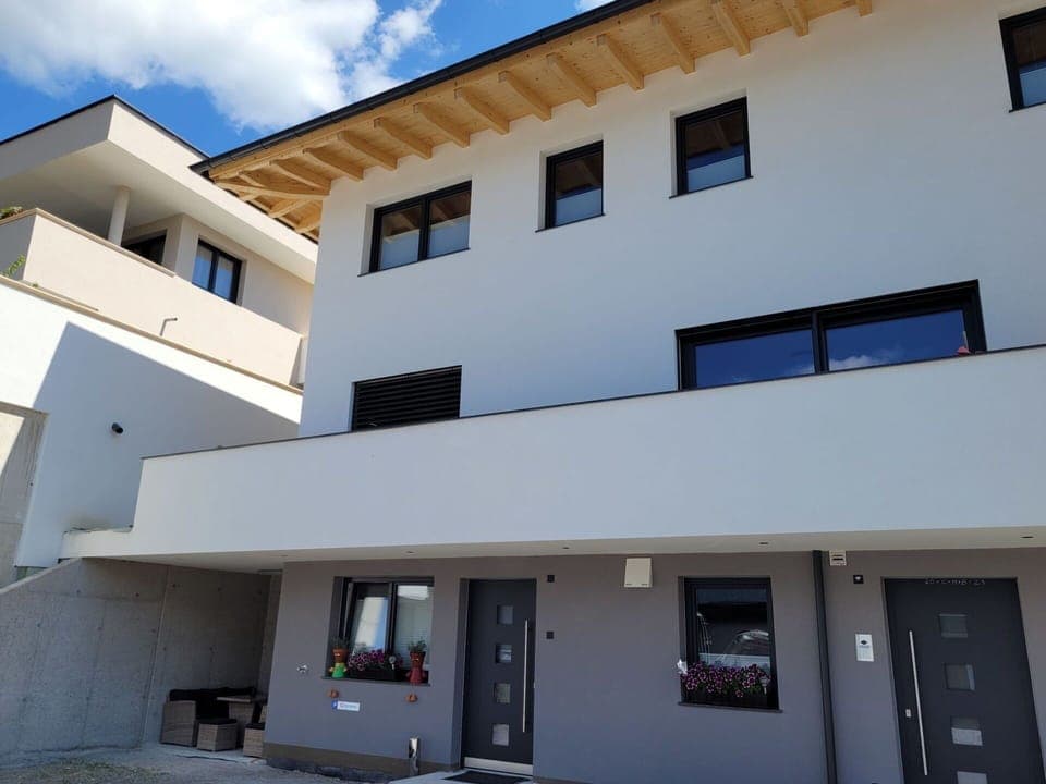 Property, Window, Building, Sky, Cloud, Architecture, Door, Residential Area, Neighbourhood