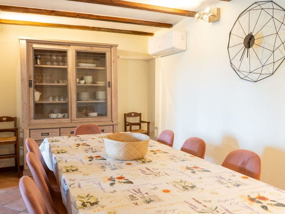 Table, Furniture, Property, Chair, Tablecloth, Wood, Interior Design, Floor, Flooring, Tableware