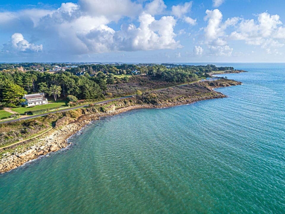 Car, Wheel, Building, Sky, Vehicle, Window, Motor Vehicle
