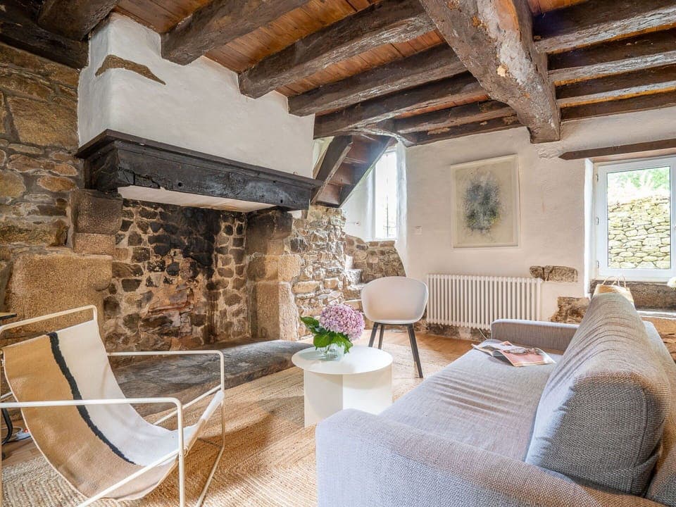 Property, Building, Furniture, Plant, Window, Interior Design, Wood, Chair, Houseplant, Architecture