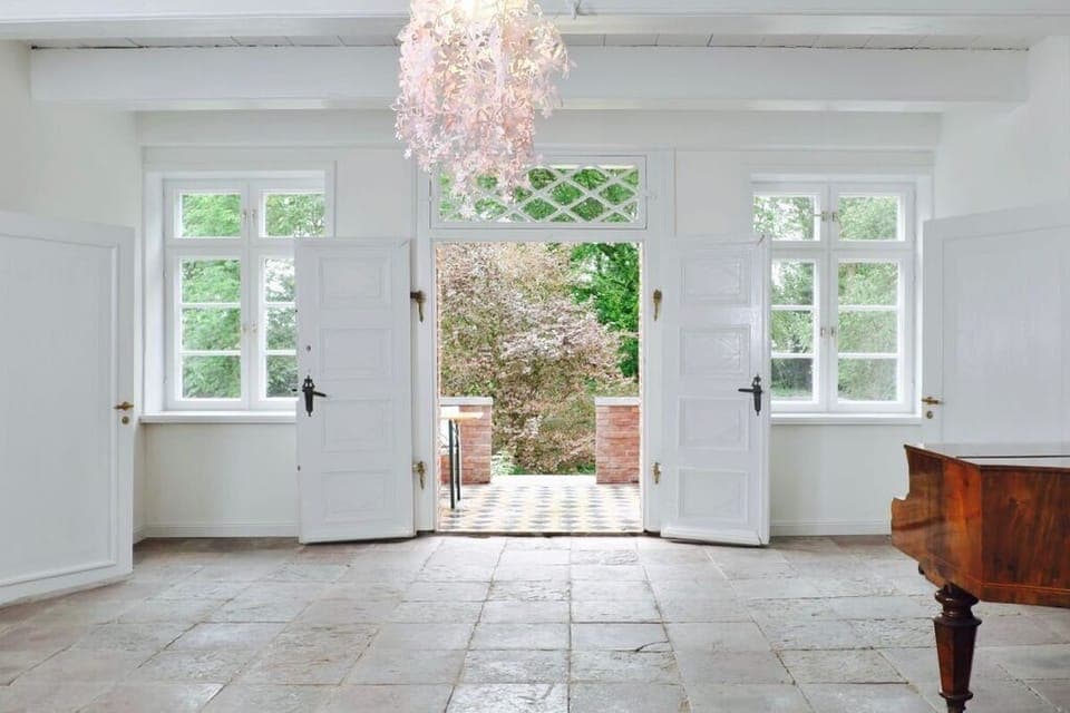 Entrance / Reception