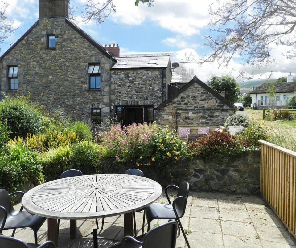 Outside of Glenroy with patio and outdoor dining table