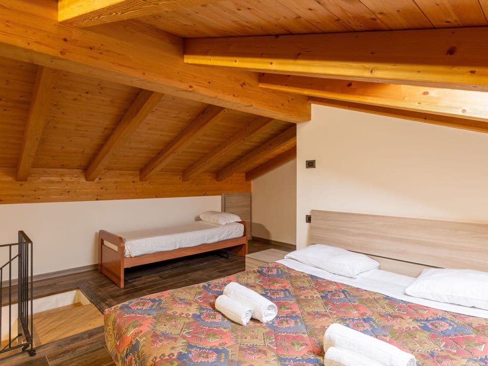 Property, Furniture, Comfort, Wood, Interior Design, Architecture, Floor, Flooring, Hardwood, Wall