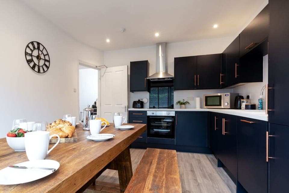 Communal Kitchen/Dining Space