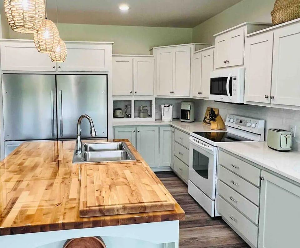 Fully stocked Kitchen
