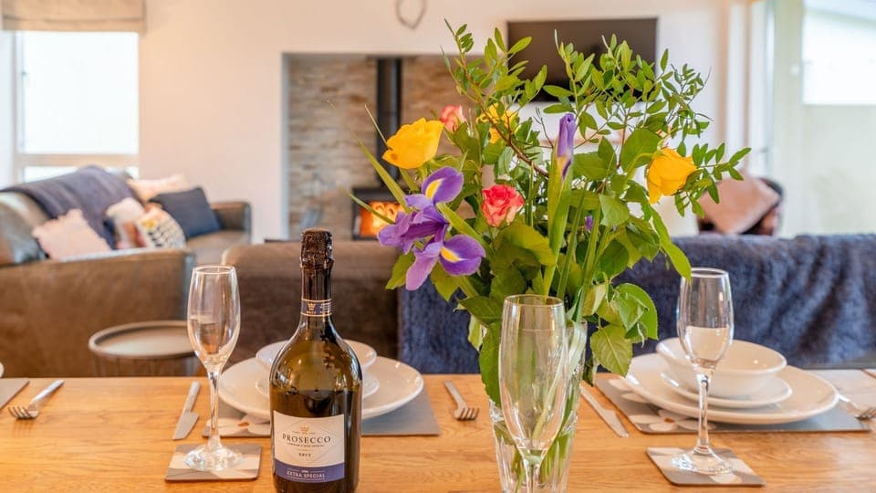 Dining Table, Firecrest, Bolthole Retreats