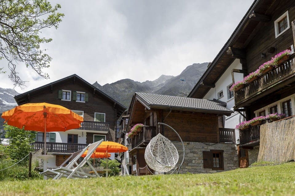 Cloud, Sky, Building, Property, Mountain, Plant, Window, House, Cottage, Rural Area