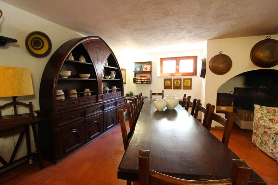 Table, Building, Lighting, Picture Frame, Interior Design, Wood, Cabinetry, Hardwood, Flooring, House