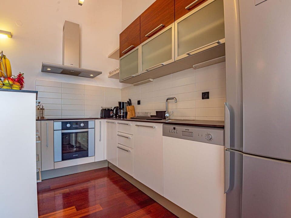 Cabinetry, Building, Property, Countertop, Kitchen Stove, Kitchen Appliance, Home Appliance, Wood, Kitchen, Stove