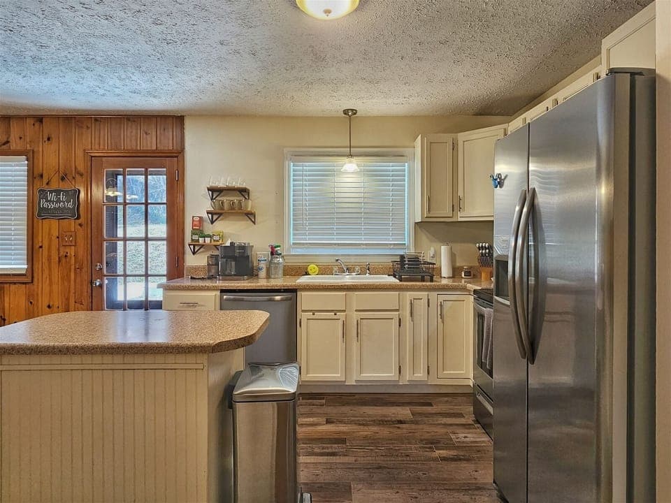 Kitchen- Main Level Gourmet Kitchen with Island