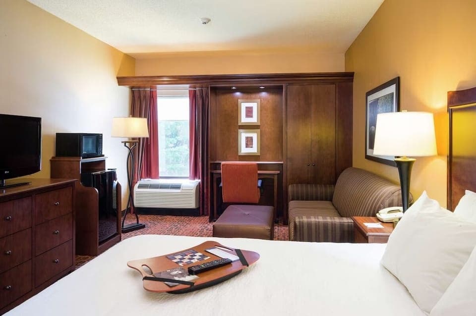 Comfortable Unit with King size bed