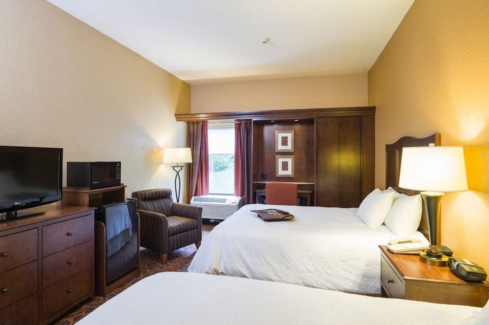 Comfortable Unit with 2 Queen size beds