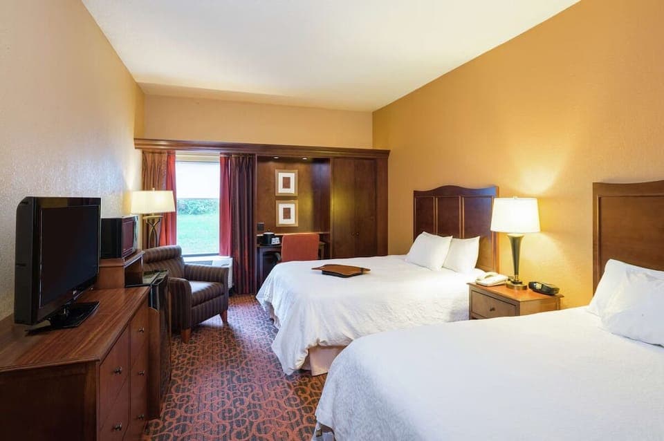 Comfortable Unit with 2 Queen size beds