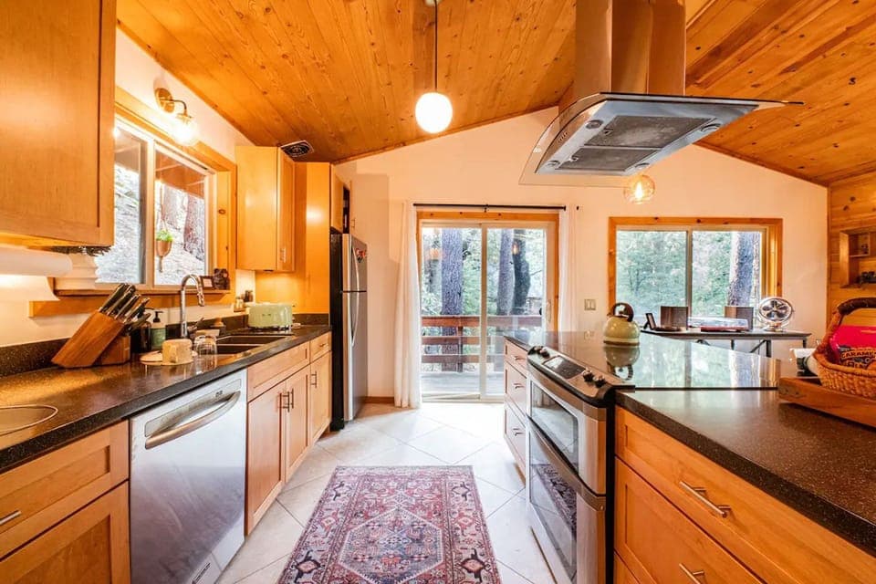 Fully stocked kitchen with modern amenities