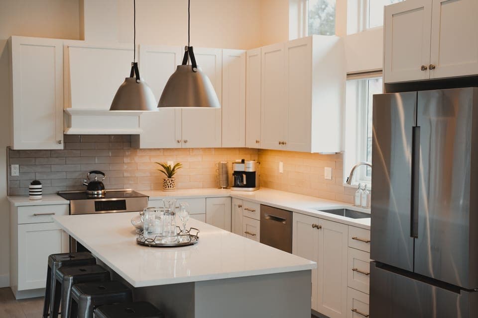 Fully equipped kitchen. Island seating for 4 people.