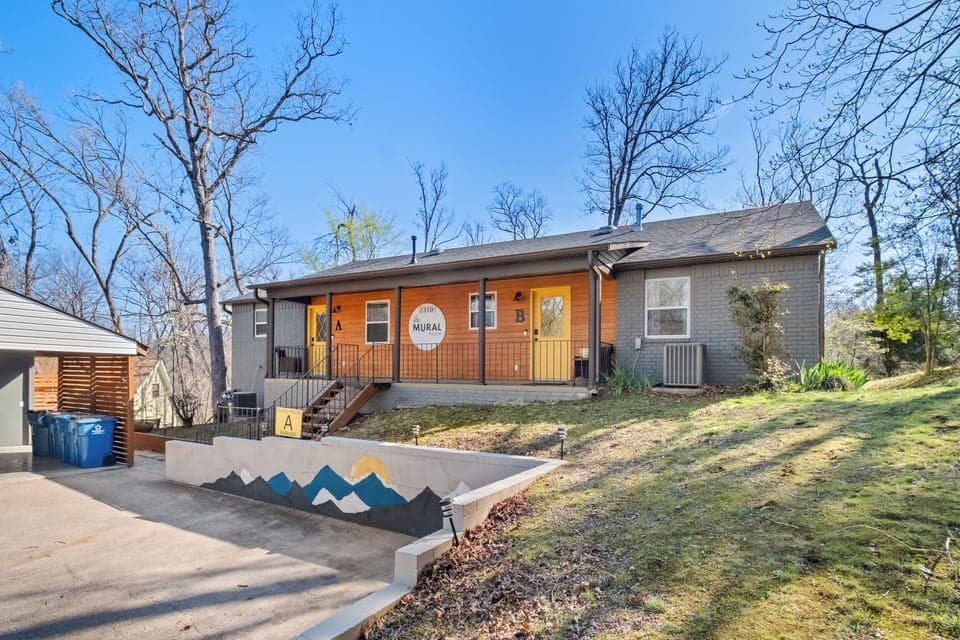 Welcome to Mural House Lodge - Both units A & B!