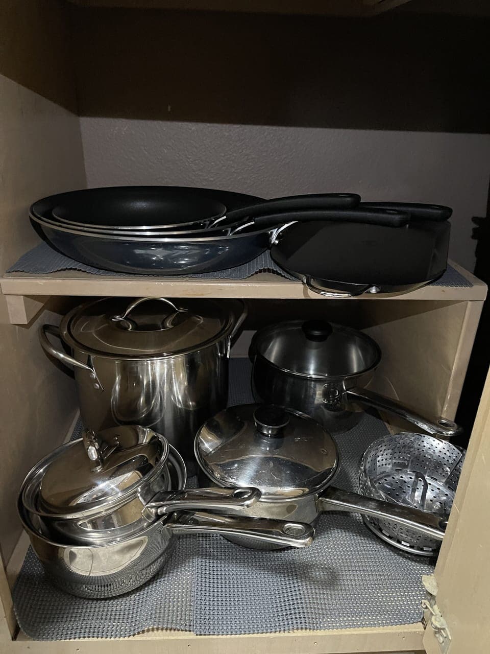 Kitchen fully stocked with pans & pots