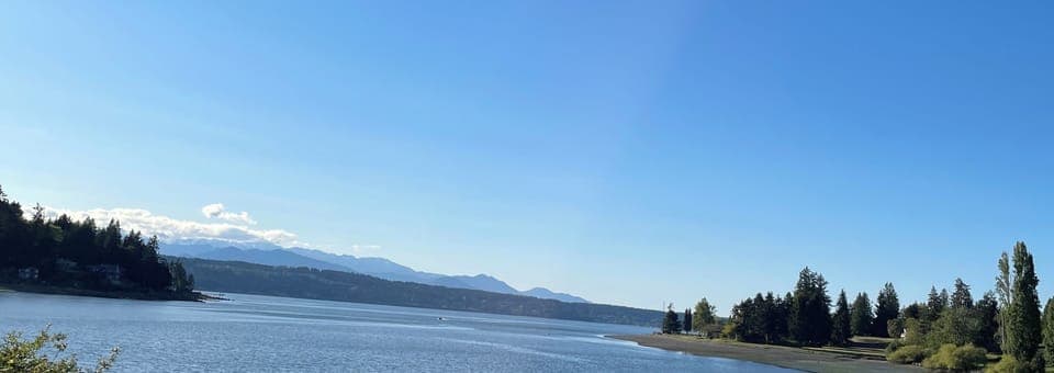 Full Mountain View just a short walk down the street to the beach. 