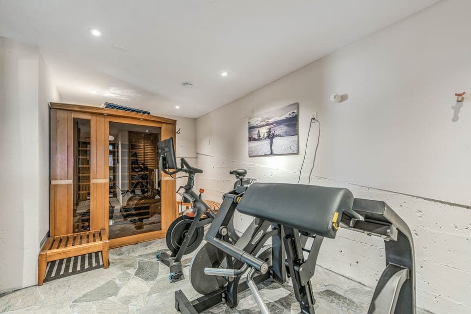 Infrared Dry Sauna room