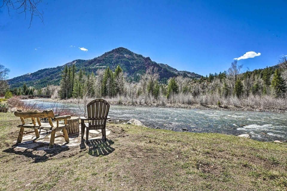 Walk from your space across the grassy lawn to enjoy a riverside oasis.
