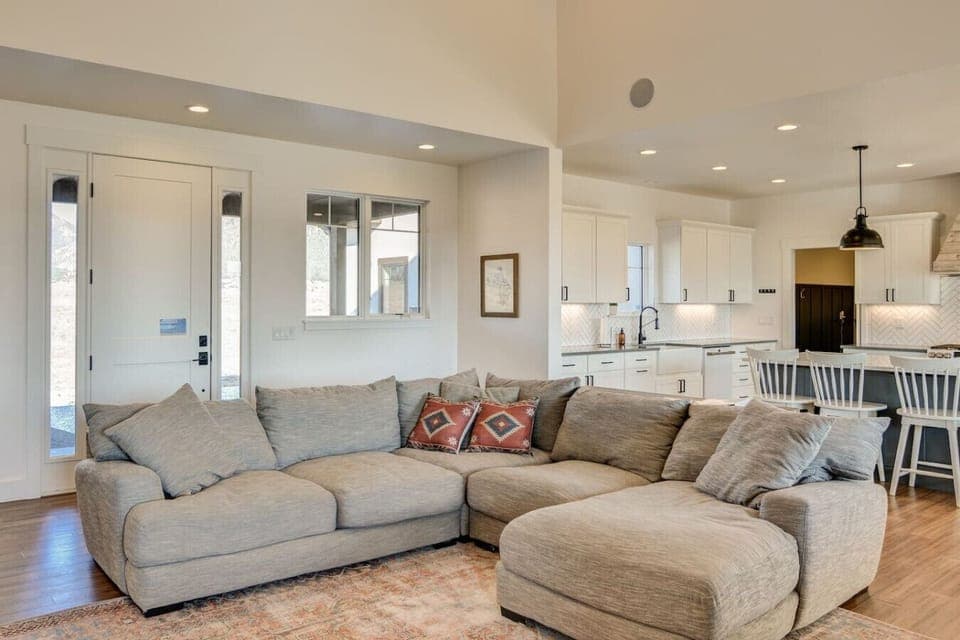 [Living Room and Kitchen]