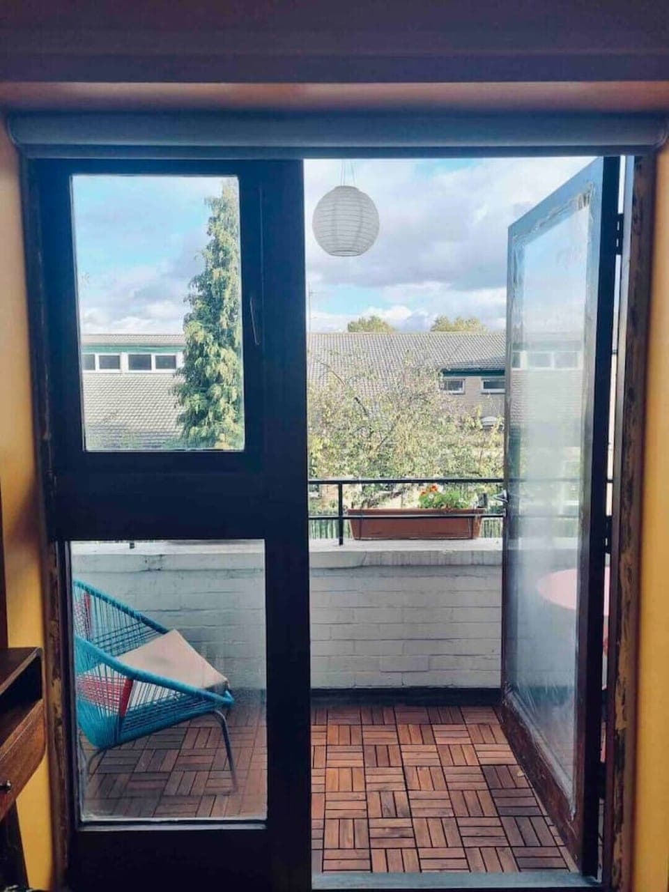 Enjoy a peaceful coffee on the balcony in the morning.