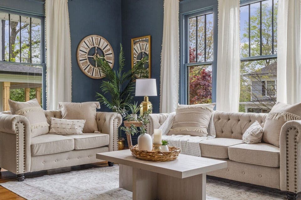 Spacious living room