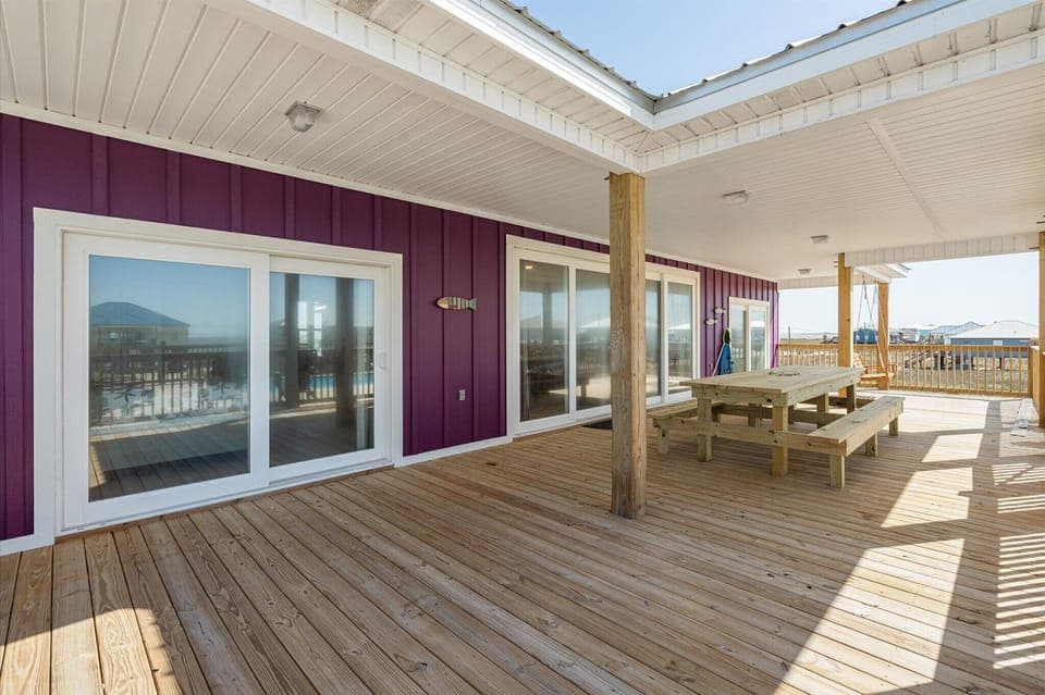022 Purple Paradise Pet-Friendly Covored Outdoor Living Space