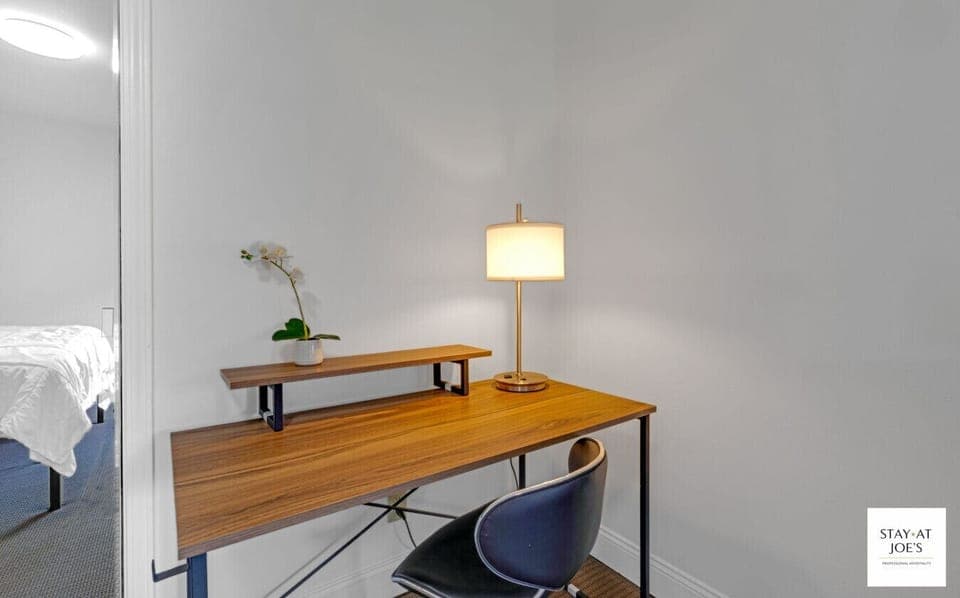 Bedroom 3- Desk