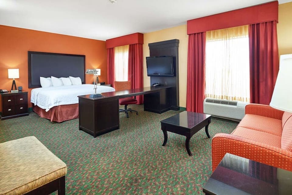 Comfortable Unit with King size bed