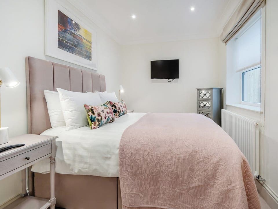 Double bedroom | Everley - Derwent House Apartments, Scarborough