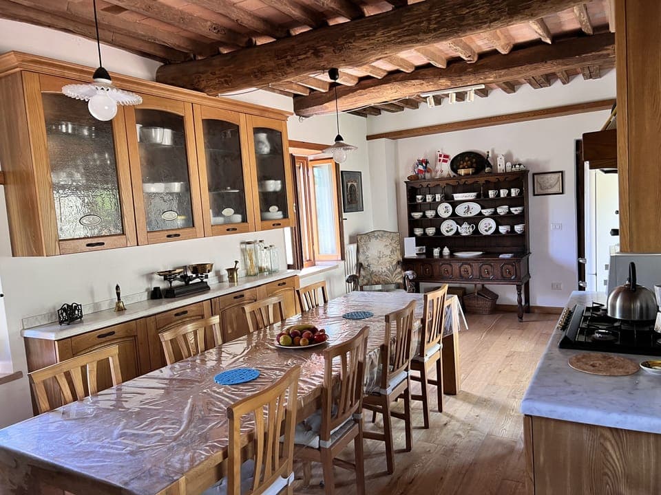Spacious kitchen / dining room