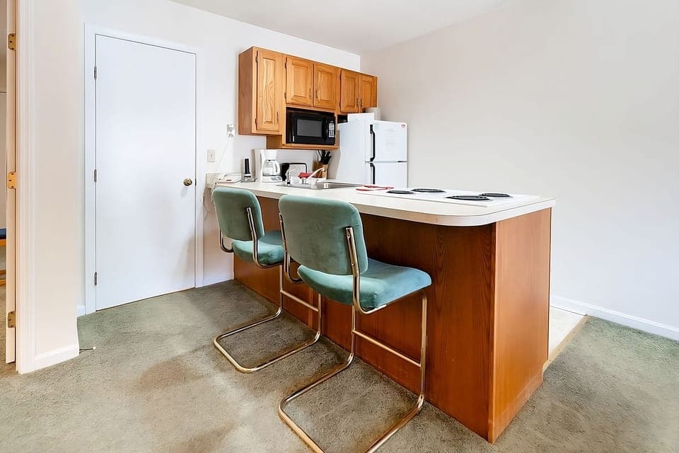 Start mornings at the breakfast bar with easy in-room cooking.