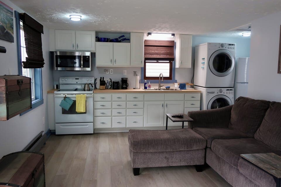 Full size appliances, butcher block countertop