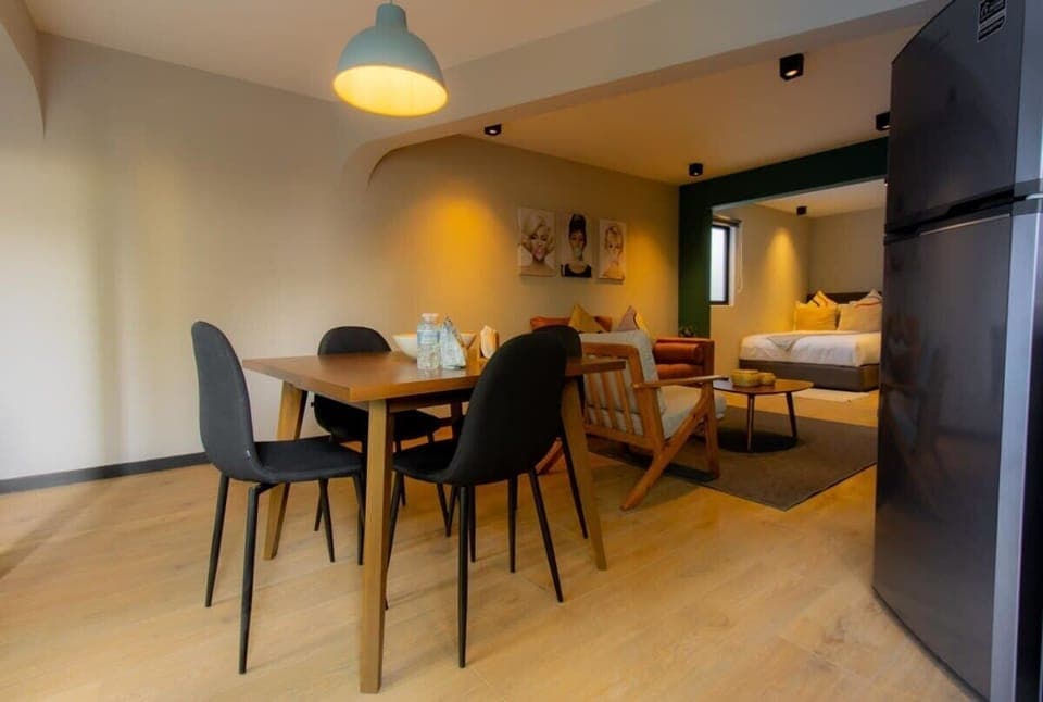 Dine amidst curated luxury, with the warmth of home.


