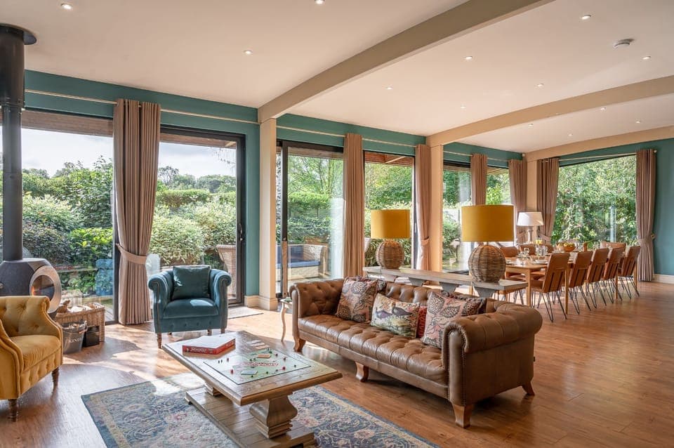 Large lodges with hot tubs